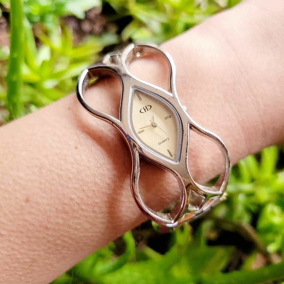 Classic Oversized Geometric Cuff Watch - Picture 2 of 9